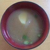 玉ねぎとじゃがいものお味噌汁